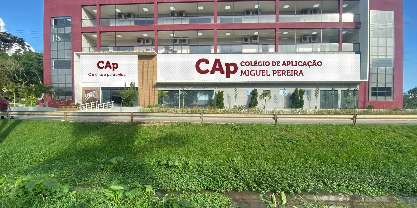 Fachada do Colégio de Aplicação Miguel Pereira